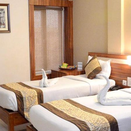 Hotel Eden Roc Bhuvanesvar Kültér fotó